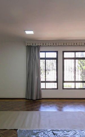 Casa à venda com 200m², 3 quartos e 4 vagas Casa à venda com 200m², 3 quartos e 4 vagasSala