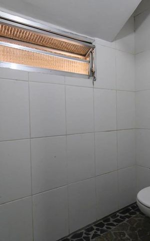 Casa à venda com 200m², 3 quartos e 4 vagas Casa à venda com 200m², 3 quartos e 4 vagasBanheiro de serviço