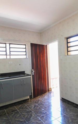 Casa à venda com 200m², 3 quartos e 4 vagas Casa à venda com 200m², 3 quartos e 4 vagasCozinha