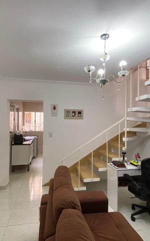 Casa à venda com 125m², 4 quartos e 2 vagas Casa à venda com 125m², 4 quartos e 2 vagasSala