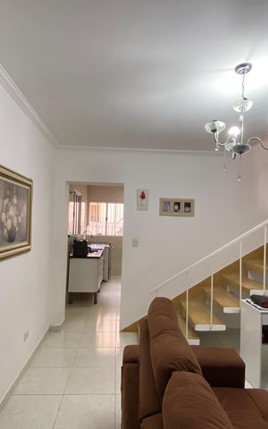 Casa à venda com 125m², 4 quartos e 2 vagas Casa à venda com 125m², 4 quartos e 2 vagasSala