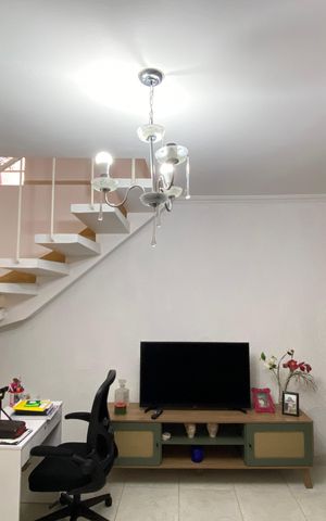 Casa à venda com 125m², 4 quartos e 2 vagas Casa à venda com 125m², 4 quartos e 2 vagasSala