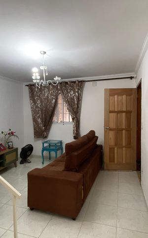 Casa à venda com 125m², 4 quartos e 2 vagas Casa à venda com 125m², 4 quartos e 2 vagasSala