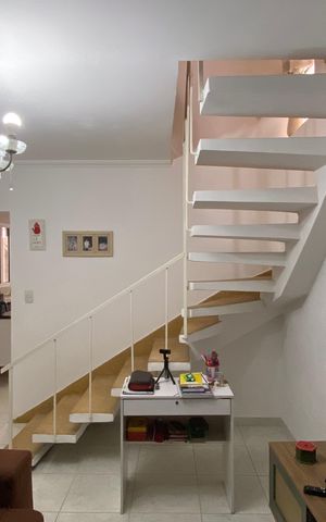 Casa à venda com 125m², 4 quartos e 2 vagas Casa à venda com 125m², 4 quartos e 2 vagasSala