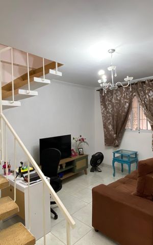 Casa à venda com 125m², 4 quartos e 2 vagas Casa à venda com 125m², 4 quartos e 2 vagasSala