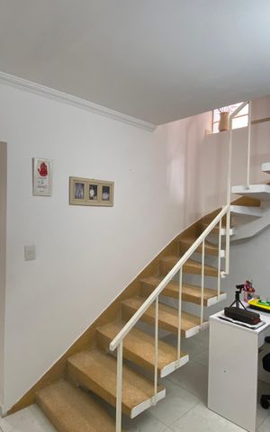Casa à venda com 125m², 4 quartos e 2 vagas Casa à venda com 125m², 4 quartos e 2 vagasSala