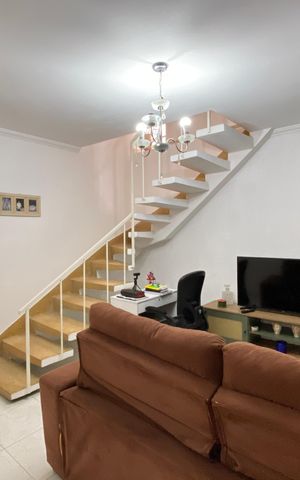 Casa à venda com 125m², 4 quartos e 2 vagas Casa à venda com 125m², 4 quartos e 2 vagasSala