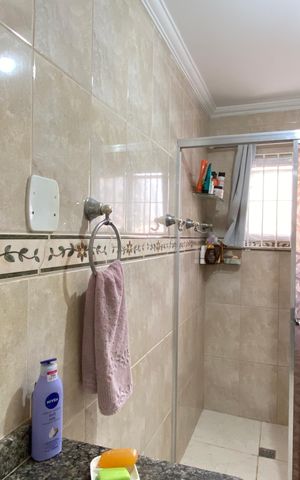 Casa à venda com 125m², 4 quartos e 2 vagas Casa à venda com 125m², 4 quartos e 2 vagasBanheiro Social