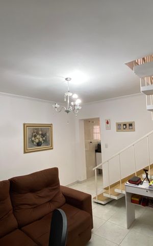 Casa à venda com 125m², 4 quartos e 2 vagas Casa à venda com 125m², 4 quartos e 2 vagasSala