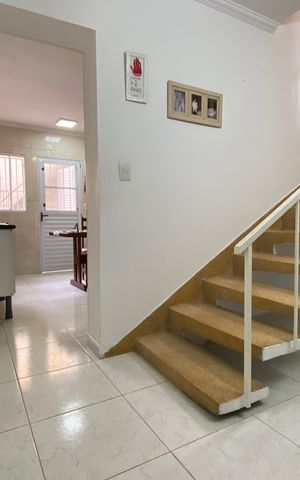 Casa à venda com 125m², 4 quartos e 2 vagas Casa à venda com 125m², 4 quartos e 2 vagasSala