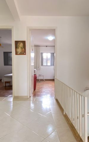 Casa à venda com 125m², 4 quartos e 2 vagas Casa à venda com 125m², 4 quartos e 2 vagasCorredor