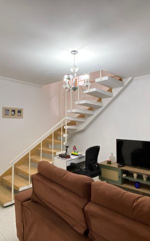 Casa à venda com 125m², 4 quartos e 2 vagas Casa à venda com 125m², 4 quartos e 2 vagasSala