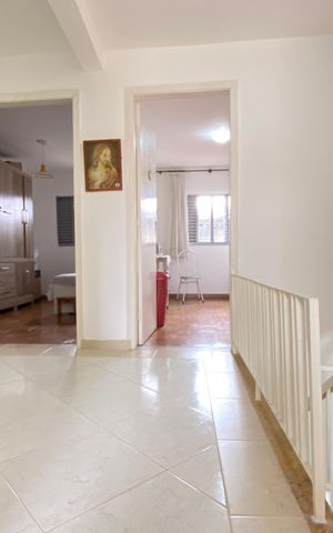 Casa à venda com 125m², 4 quartos e 2 vagas Casa à venda com 125m², 4 quartos e 2 vagasCorredor