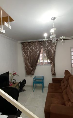 Casa à venda com 125m², 4 quartos e 2 vagas Casa à venda com 125m², 4 quartos e 2 vagasSala