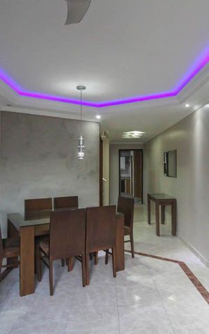 Casa à venda com 270m², 4 quartos e 6 vagas Casa à venda com 270m², 4 quartos e 6 vagasSala