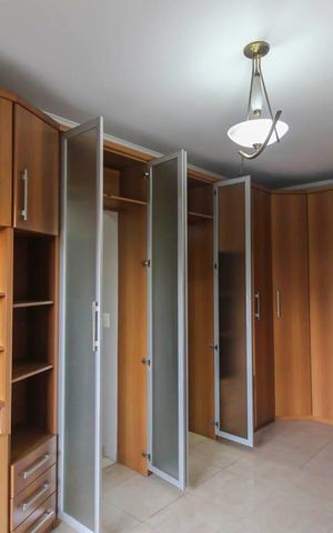 Casa à venda com 270m², 4 quartos e 6 vagas Casa à venda com 270m², 4 quartos e 6 vagasSuíte