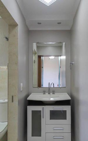 Casa à venda com 270m², 4 quartos e 6 vagas Casa à venda com 270m², 4 quartos e 6 vagasBanheiro da Suíte