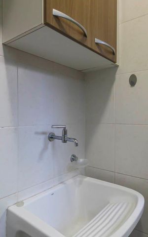 Casa à venda com 270m², 4 quartos e 6 vagas Casa à venda com 270m², 4 quartos e 6 vagasÁrea de Serviço