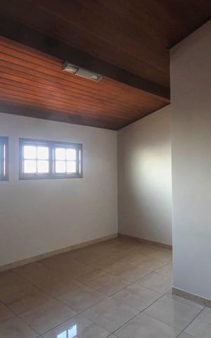 Casa à venda com 270m², 4 quartos e 6 vagas Casa à venda com 270m², 4 quartos e 6 vagasQuarto 3