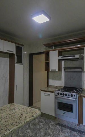 Casa à venda com 270m², 4 quartos e 6 vagas Casa à venda com 270m², 4 quartos e 6 vagasCozinha