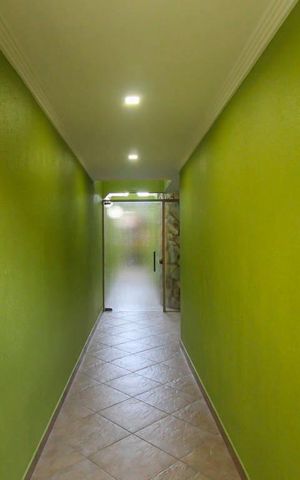 Casa à venda com 270m², 4 quartos e 6 vagas Casa à venda com 270m², 4 quartos e 6 vagasHall de entrada
