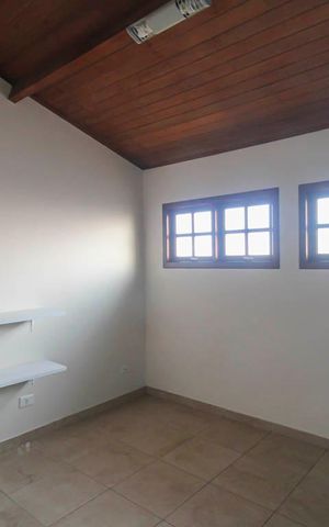 Casa à venda com 270m², 4 quartos e 6 vagas Casa à venda com 270m², 4 quartos e 6 vagasQuarto 2