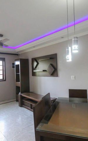 Casa à venda com 270m², 4 quartos e 6 vagas Casa à venda com 270m², 4 quartos e 6 vagasSala