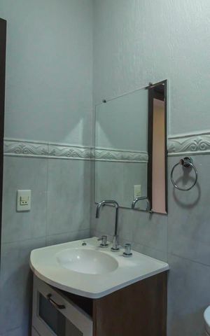 Casa à venda com 270m², 4 quartos e 6 vagas Casa à venda com 270m², 4 quartos e 6 vagasBanheiro