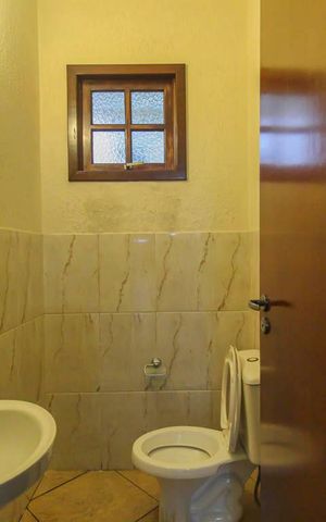 Casa à venda com 270m², 4 quartos e 6 vagas Casa à venda com 270m², 4 quartos e 6 vagasBanheiro da Garagem