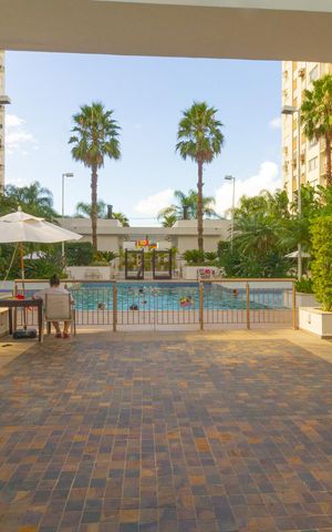 Apartamento à venda com 100m², 3 quartos e 1 vaga Apartamento à venda com 100m², 3 quartos e 1 vagaÁrea comum - Piscina