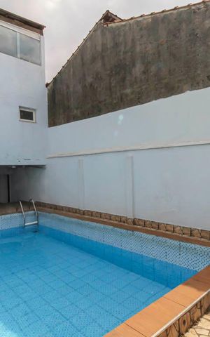 Casa à venda com 320m², 3 quartos e 4 vagas Casa à venda com 320m², 3 quartos e 4 vagasÁrea comum - Piscina