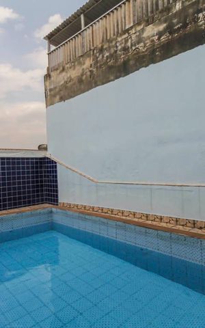 Casa à venda com 320m², 3 quartos e 4 vagas Casa à venda com 320m², 3 quartos e 4 vagasÁrea comum - Piscina