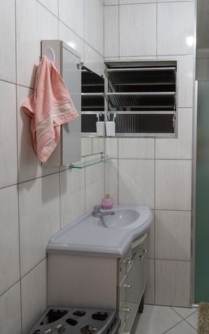 Casa à venda com 129m², 3 quartos e 2 vagasBanheiro 