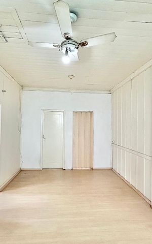 Casa à venda com 130m², 2 quartos e 1 vaga Casa à venda com 130m², 2 quartos e 1 vagaSala
