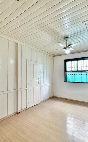 Casa à venda com 130m², 2 quartos e 1 vaga Casa à venda com 130m², 2 quartos e 1 vagaSala