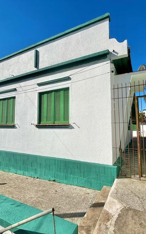 Casa à venda com 130m², 2 quartos e 1 vaga Casa à venda com 130m², 2 quartos e 1 vagaFachada