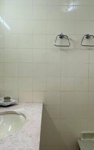 Casa à venda com 300m², 4 quartos e 3 vagas Casa à venda com 300m², 4 quartos e 3 vagasBanheiro
