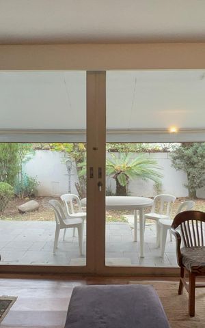 Casa à venda com 300m², 4 quartos e 3 vagas Casa à venda com 300m², 4 quartos e 3 vagasSala 1
