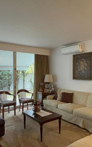 Casa à venda com 300m², 4 quartos e 3 vagas Casa à venda com 300m², 4 quartos e 3 vagasSala 1