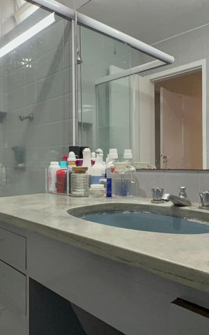 Casa à venda com 300m², 4 quartos e 3 vagas Casa à venda com 300m², 4 quartos e 3 vagasBanheiro da Suíte 2