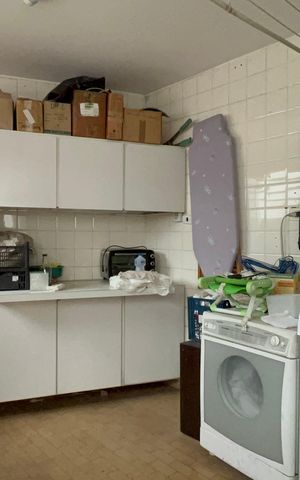 Casa à venda com 300m², 4 quartos e 3 vagas Casa à venda com 300m², 4 quartos e 3 vagasÁrea de Serviço