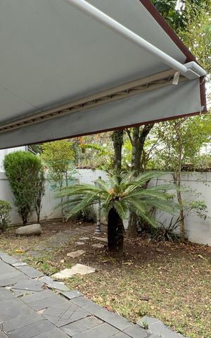Casa à venda com 300m², 4 quartos e 3 vagas Casa à venda com 300m², 4 quartos e 3 vagasJardim