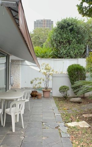 Casa à venda com 300m², 4 quartos e 3 vagas Casa à venda com 300m², 4 quartos e 3 vagasJardim