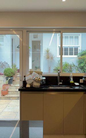 Casa à venda com 300m², 4 quartos e 3 vagas Casa à venda com 300m², 4 quartos e 3 vagasCozinha
