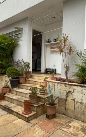 Casa à venda com 300m², 4 quartos e 3 vagas Casa à venda com 300m², 4 quartos e 3 vagasQuintal