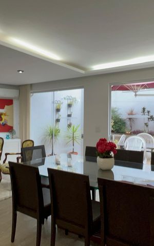 Casa à venda com 300m², 4 quartos e 3 vagas Casa à venda com 300m², 4 quartos e 3 vagasSala de Jantar