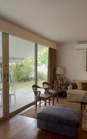 Casa à venda com 300m², 4 quartos e 3 vagas Casa à venda com 300m², 4 quartos e 3 vagasSala 1