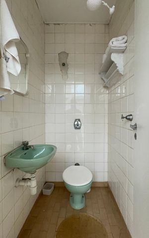 Casa à venda com 300m², 4 quartos e 3 vagas Casa à venda com 300m², 4 quartos e 3 vagasBanheiro da edícula