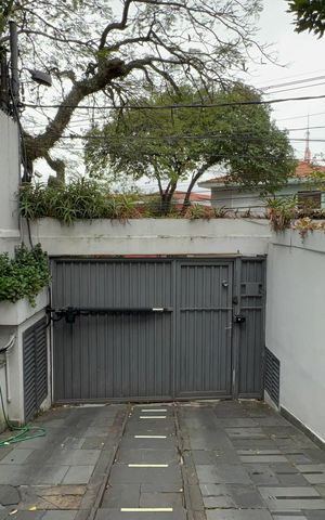 Casa à venda com 300m², 4 quartos e 3 vagas Casa à venda com 300m², 4 quartos e 3 vagasGaragem