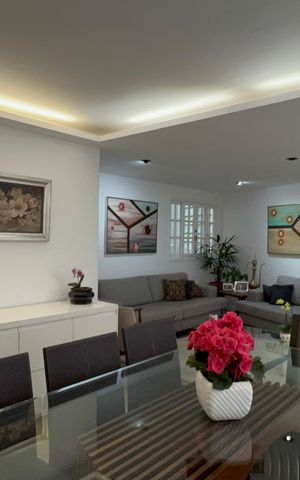 Casa à venda com 300m², 4 quartos e 3 vagas Casa à venda com 300m², 4 quartos e 3 vagasSala de Jantar
